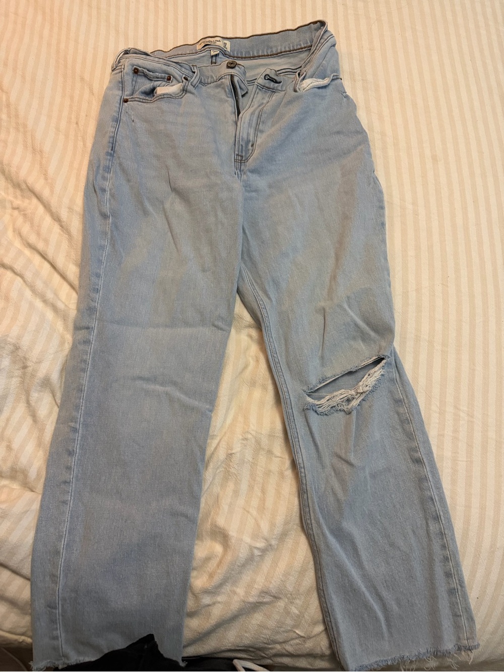 Abercrombie & Fitch Light Blue High-Rise Straight Jeans with Knee Rip